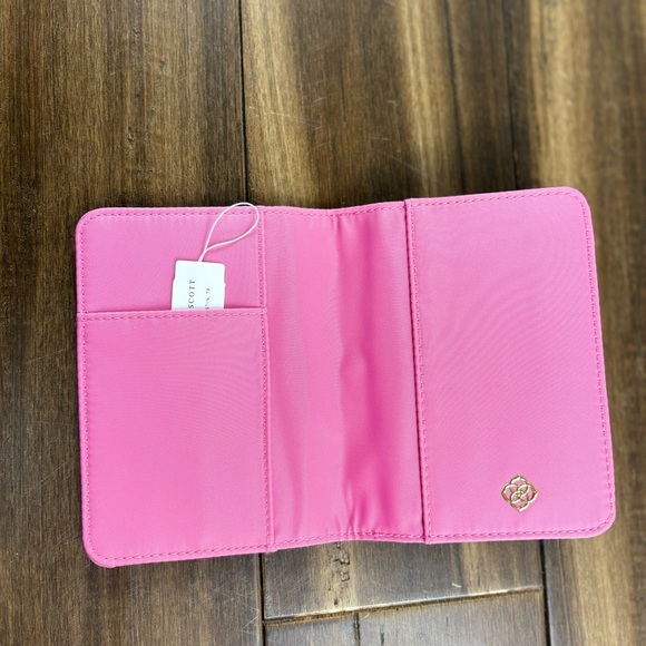 NWT Kendra Scott Passport Case Cover Booklet Pink Gold Wallet Barbie Travel - Picture 3 of 4